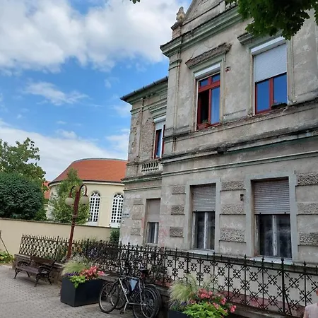 Holdfeny Апартаменты *